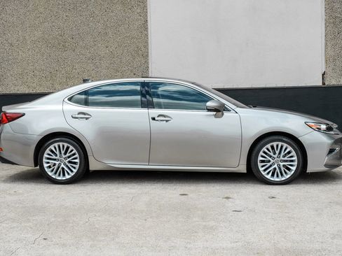 Used 2018 Lexus ES 350 w/ Ultra Luxury Package FWD image 9