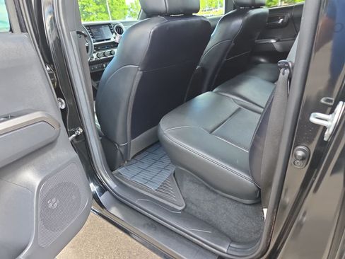 Used 2022 Toyota Tacoma Limited w/ Black Out Package (TMS) AWD/4WD image 20