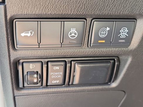 Used 2019 Nissan Armada Platinum w/ Captain's Chairs Package RWD image 28