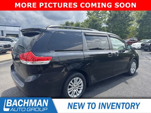 Used 2011 Toyota Sienna XLE FWD image 3