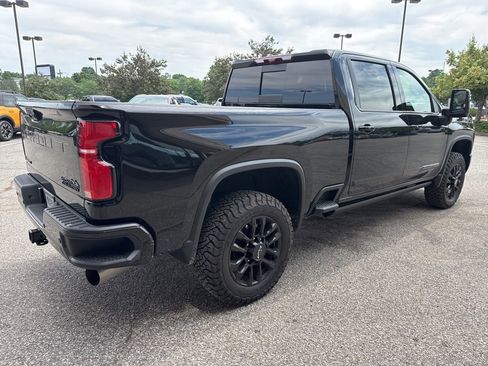 Used 2025 Chevrolet Silverado 2500 High Country w/ Midnight Edition AWD/4WD image 12