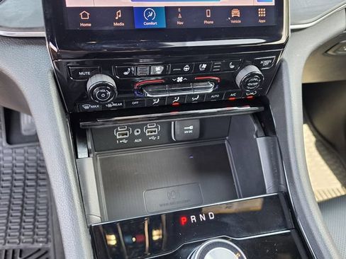 Used 2023 Jeep Grand Cherokee Overland w/ Luxury Tech Group IV RWD image 12