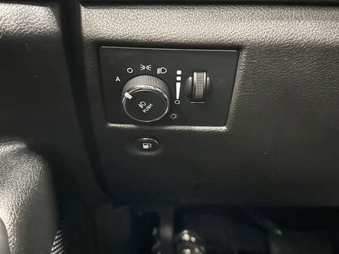 Used 2019 Jeep Grand Cherokee Altitude image 24
