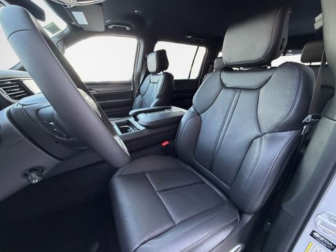 New 2026 Jeep Grand Wagoneer Limited w/ 8-Passenger Seating Package image 24