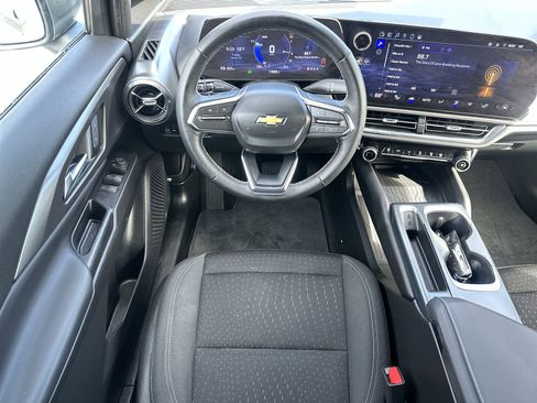 Used 2025 Chevrolet Equinox EV LT w/ Comfort Package image 17