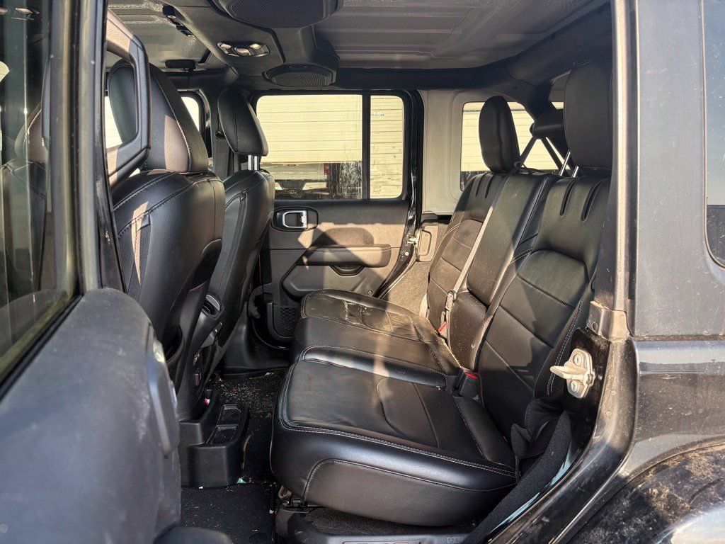 Used 2023 Jeep Wrangler Unlimited Sahara AWD/4WD image 14
