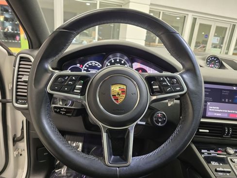 Used 2021 Porsche Cayenne Coupe image 18