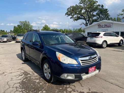 Used 2010 Subaru Outback 2.5i Limited AWD/4WD image 4