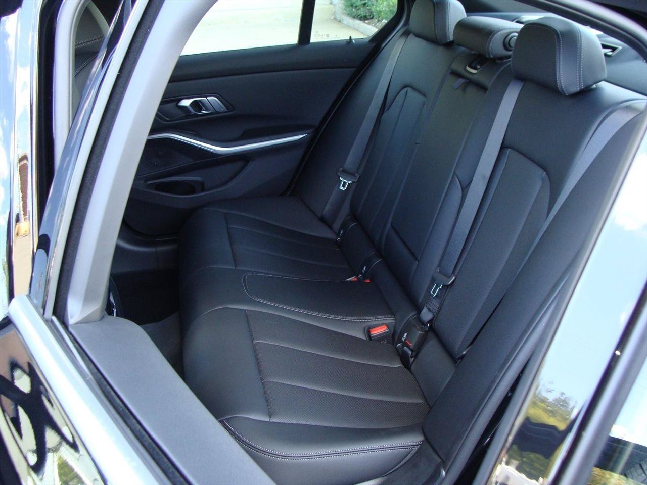 Used 2025 BMW 330i Sedan w/ M Sport Package RWD image 17