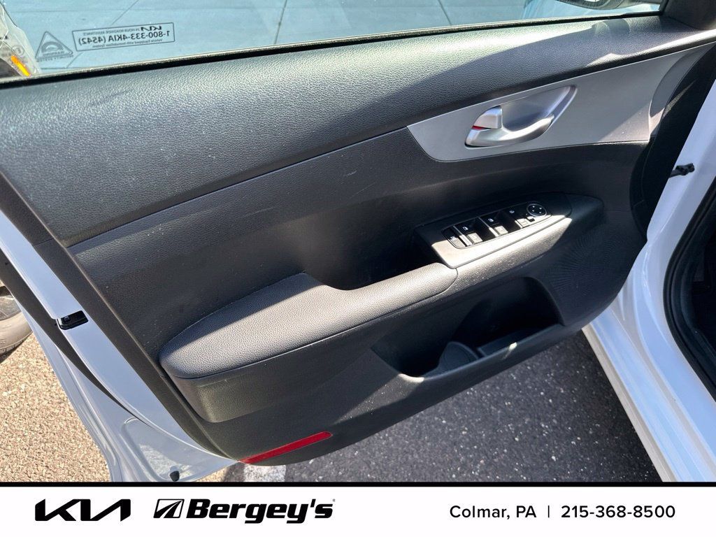 Certified 2023 Kia Forte LXS FWD image 9