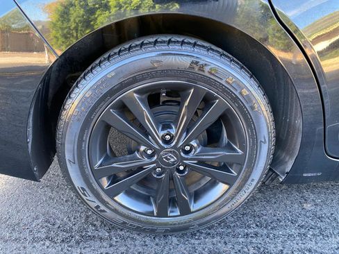 Used 2017 Hyundai Elantra SE image 19