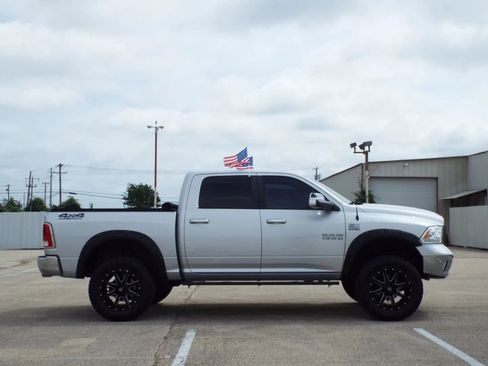 Used 2015 RAM 1500 Laramie AWD/4WD image 5
