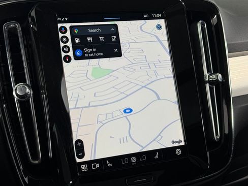 Used 2025 Volvo XC40 B5 Core image 18