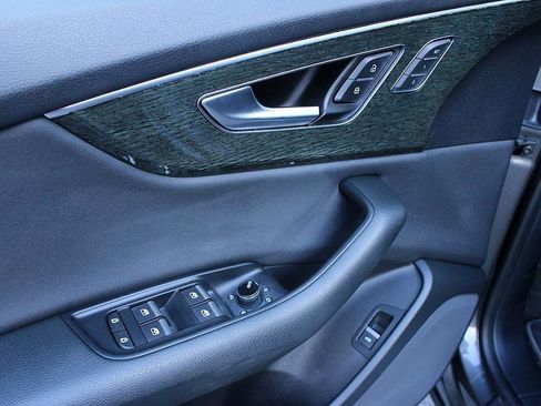 Used 2019 Audi Q8 Premium w/ Convenience Package image 10