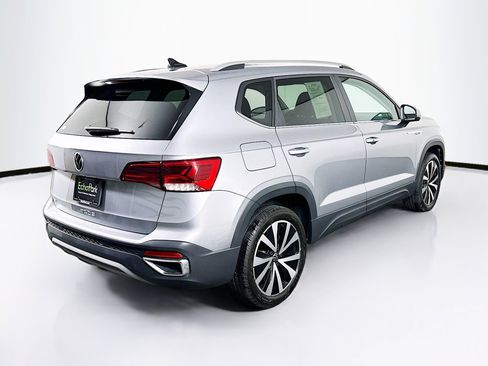 Used 2023 Volkswagen Taos SE w/ Panoramic Sunroof Package image 9