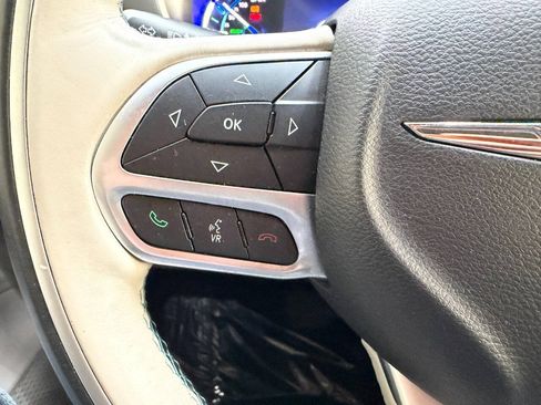 Used 2017 Chrysler Pacifica Platinum FWD image 22