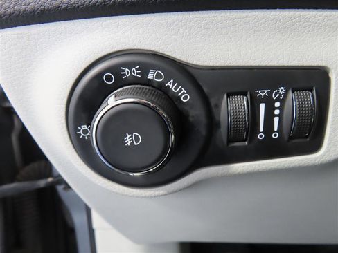 Used 2019 Jeep Compass Latitude image 17