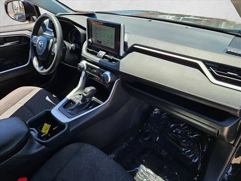 Certified 2025 Toyota RAV4 XLE FWD image 19