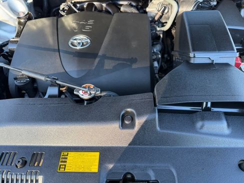 Used 2019 Toyota Highlander XLE image 7