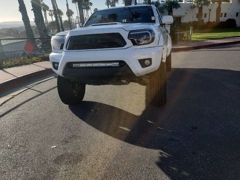 Used 2010 Toyota Tacoma PreRunner RWD image 2