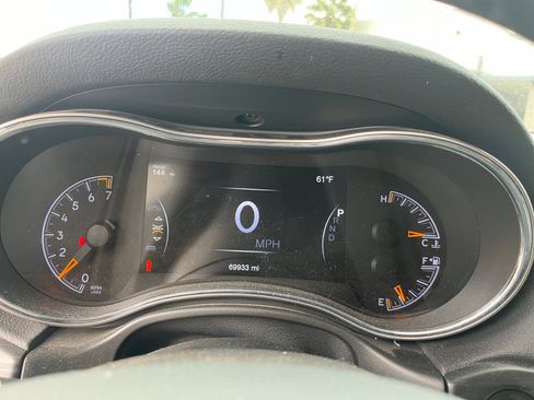 Used 2022 Jeep Grand Cherokee Laredo E image 10