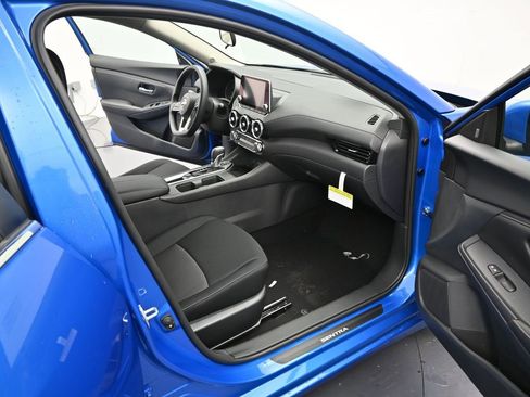 New 2025 Nissan Sentra SV image 6