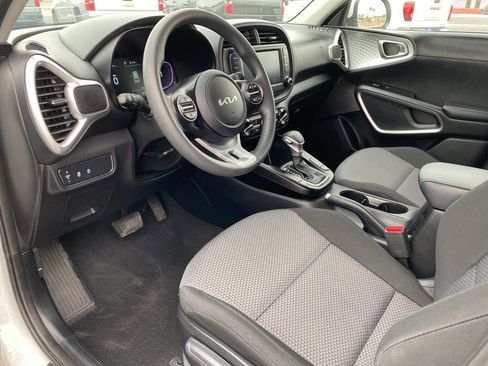 Used 2025 Kia Soul LX w/ LX Technology Package image 18