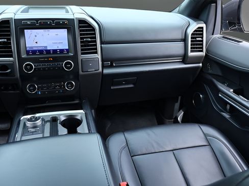 Used 2020 Ford Expedition XLT w/ Equipment Group 202A RWD image 17