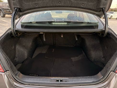 Used 2013 Nissan Altima 3.5 SV image 32