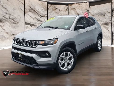 Used 2024 Jeep Compass Latitude AWD/4WD image 3