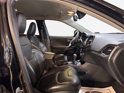 Used 2019 Jeep Cherokee Limited image 26