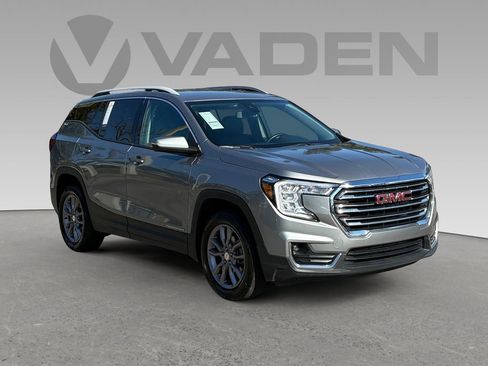 Used 2023 GMC Terrain SLT image 1