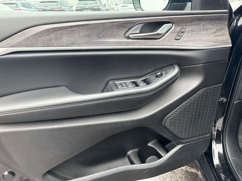 Used 2024 Jeep Grand Cherokee L Limited w/ Luxury Tech Group II image 15