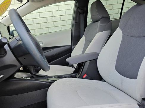 Used 2021 Toyota Corolla LE FWD image 11