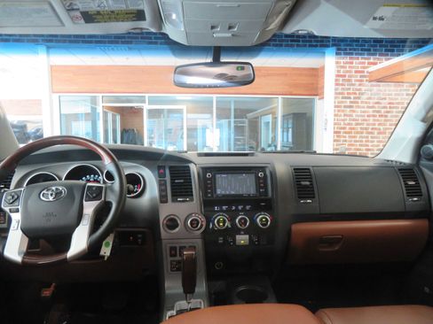 Used 2016 Toyota Sequoia Platinum AWD/4WD image 60