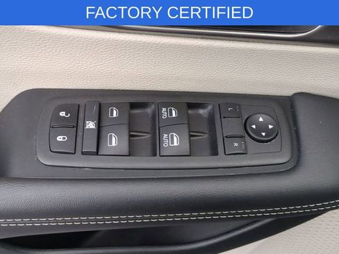 Certified 2024 Chrysler Pacifica Touring-L image 25