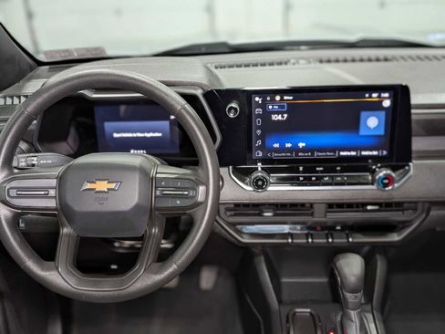 Used 2023 Chevrolet Colorado W/T RWD image 5