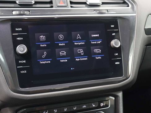 Used 2018 Volkswagen Tiguan SEL Premium AWD/4WD image 29