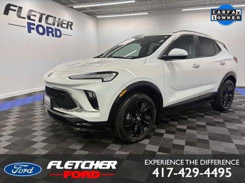 Used 2024 Buick Encore GX Sport Touring image 1