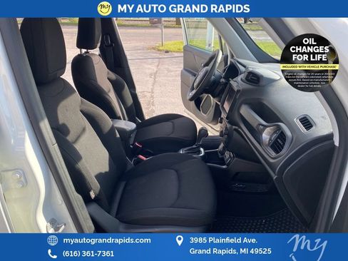 Used 2023 Jeep Renegade Latitude AWD/4WD image 22