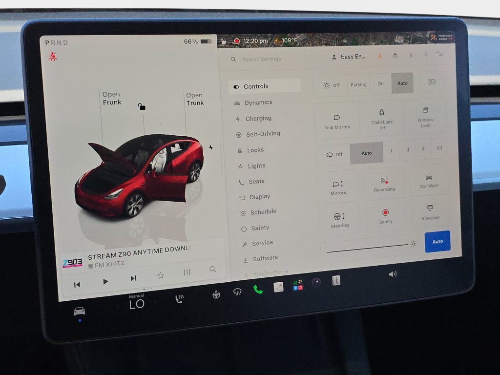 Used 2022 Tesla Model Y Long Range AWD/4WD image 32