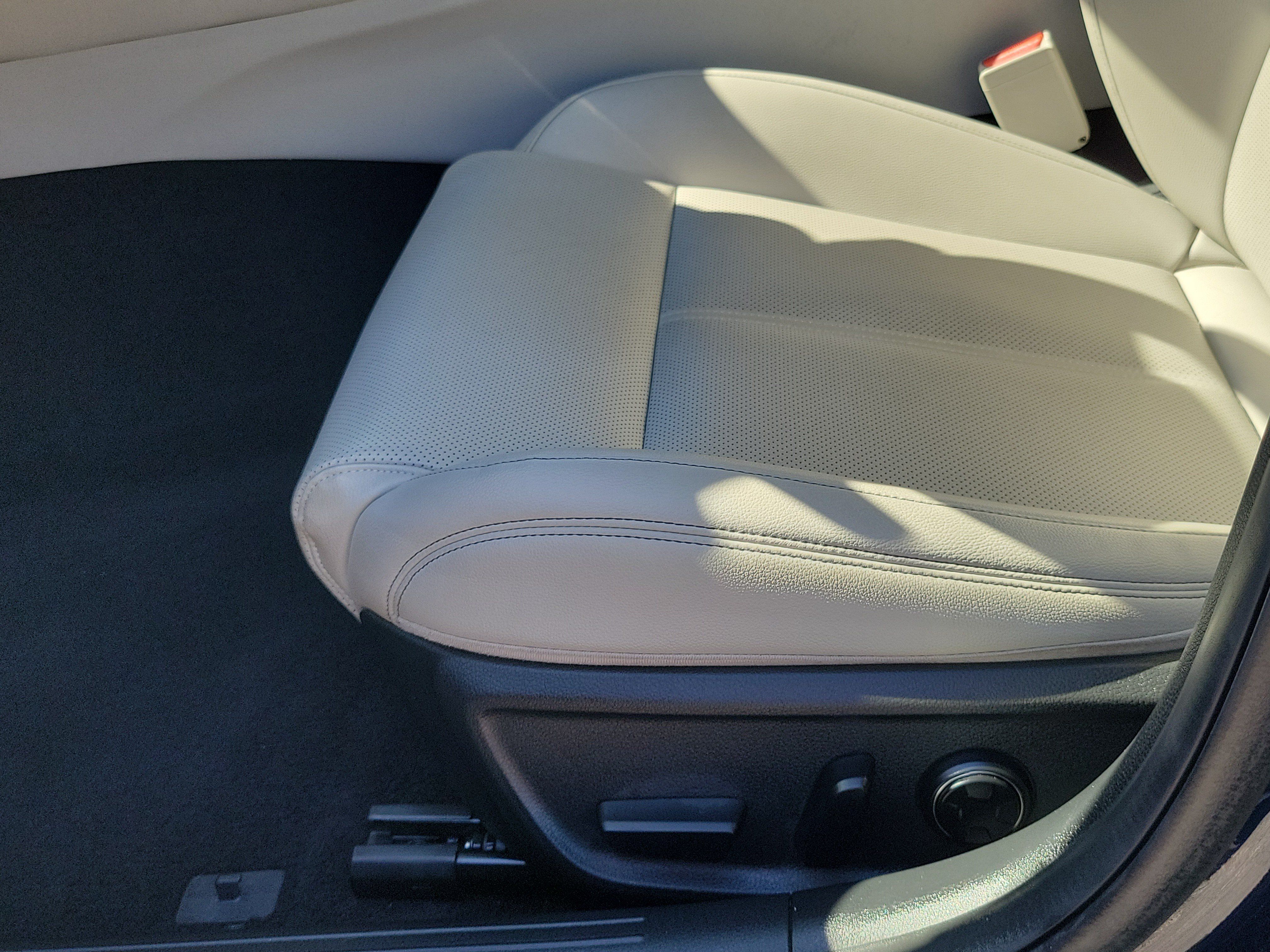 Certified 2023 Genesis G70 2.0T RWD image 18