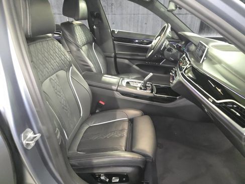 Used 2022 BMW 750i xDrive w/ Executive Package image 10