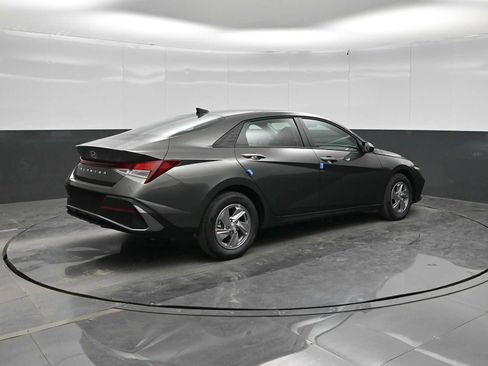 New 2026 Hyundai Elantra SE FWD image 7