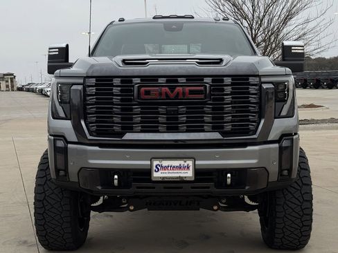 Used 2024 GMC Sierra 2500 Denali Ultimate image 7