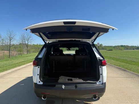 Used 2023 Chevrolet Traverse LT image 5