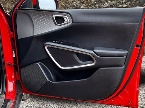 Used 2020 Kia Soul LX image 19