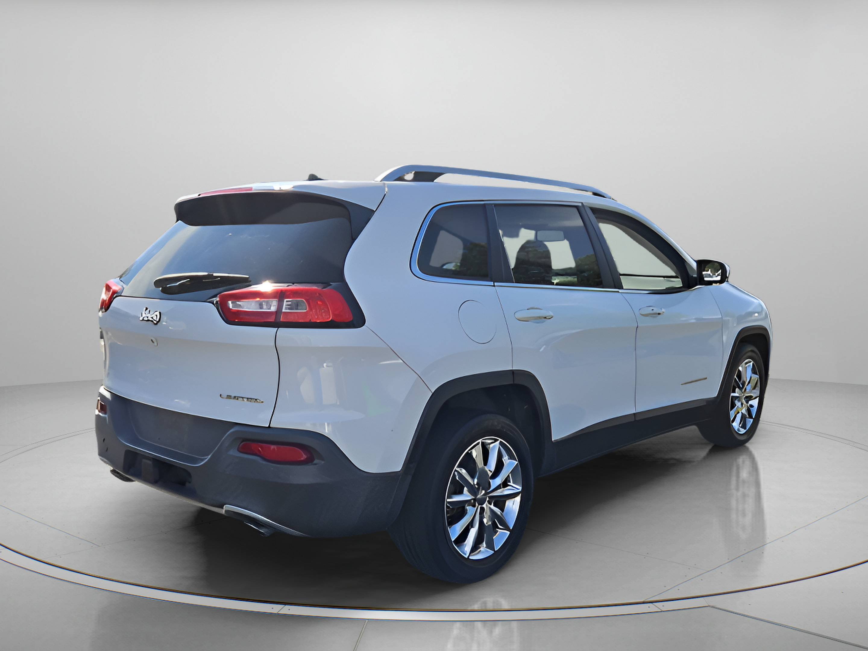Used 2014 Jeep Cherokee Limited w/ Trailer Tow Group FWD image 5