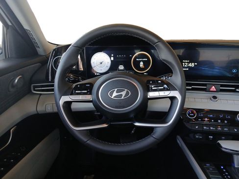 New 2025 Hyundai Elantra Limited image 12