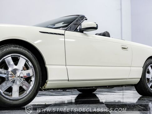 Used 2002 Ford Thunderbird image 22